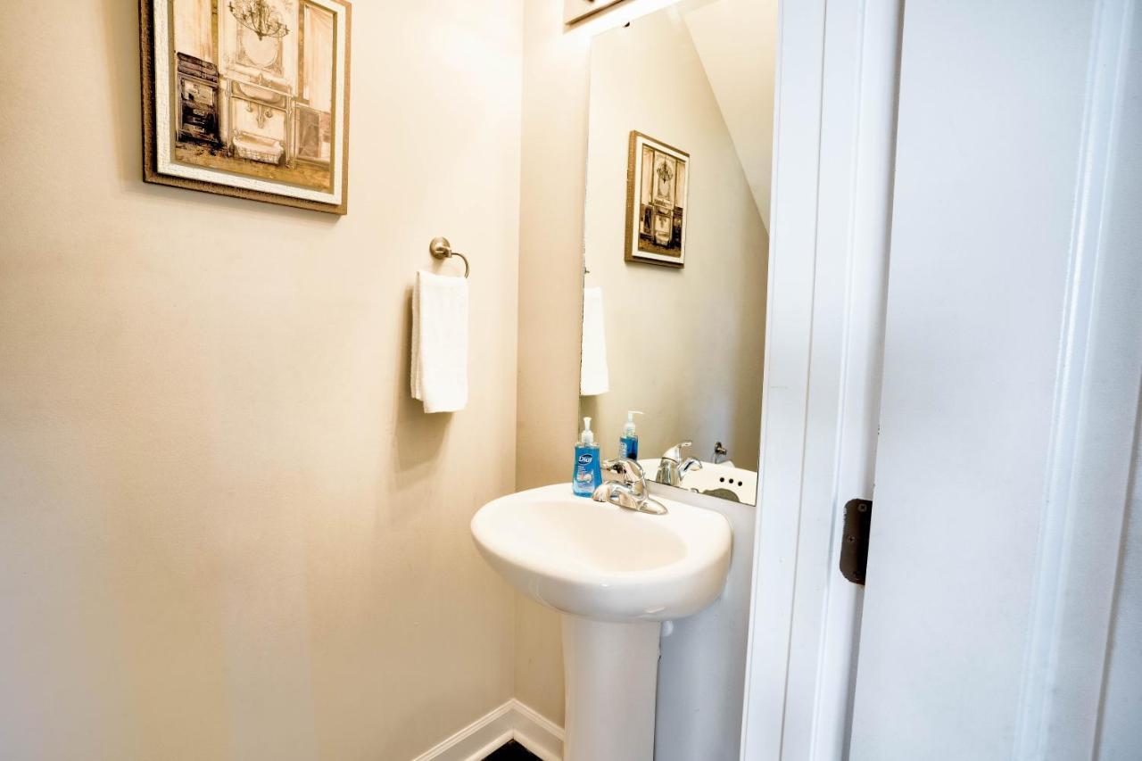 Kannapolis Elegant Townhouse - Pet Friendly Экстерьер фото